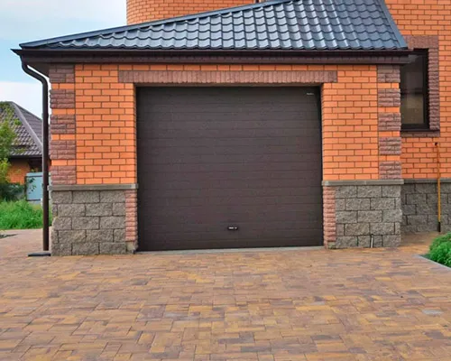 Укладка тротуарной плитки, брусчатки перед гаражом